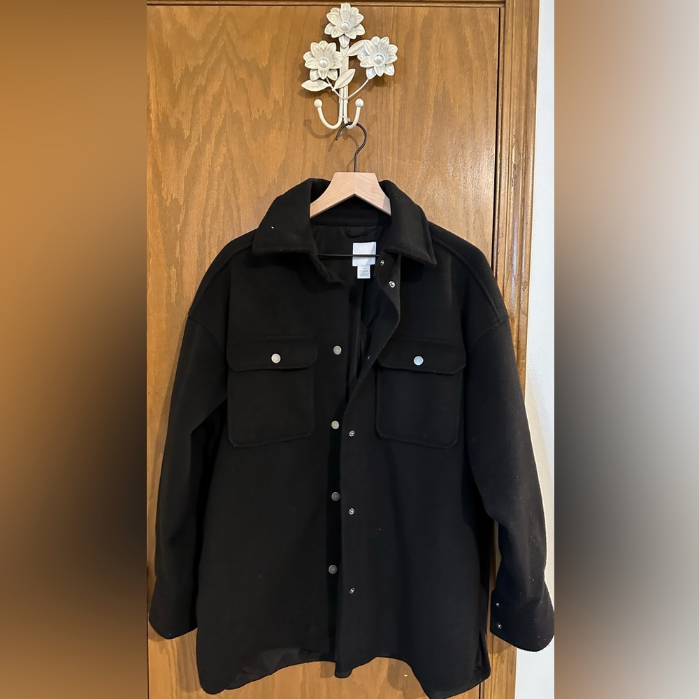 H&M black waist length shacket size medium